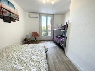 Maison Vue Pyrénées Centre ville - salle de jeux - 3