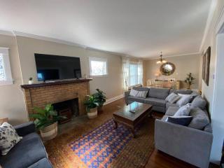 Beautifully remodeled house 1.5 miles from falls. - Niagara Falls - 3