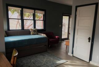 Expansive Ground Floor Pensione. - Clarkdale - 0