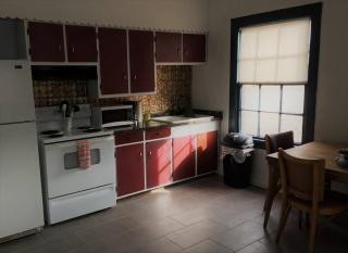 Expansive Ground Floor Pensione. - Clarkdale - 6