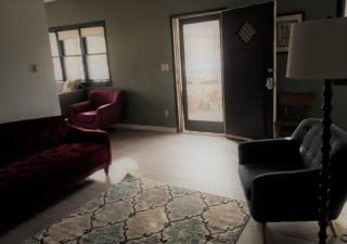 Expansive Ground Floor Pensione. - Clarkdale - 2