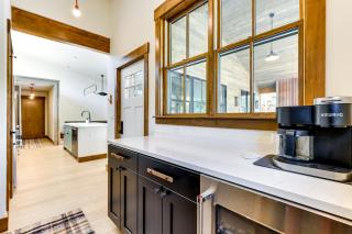 Mountain Views Luxurious Grand Lake Escape! - 1
