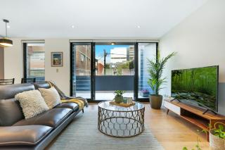 Urban Retreat in Surry Hills l 2 Bedroom Property with Parking - 9