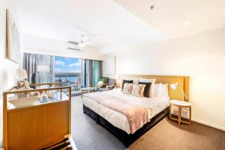 Metropolis Mirage - A Poolside CBD Studio - Darwin - 6