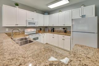 Serene Retreat with Pool Access in Myrtle Beach! - Myrtle Beach - 3