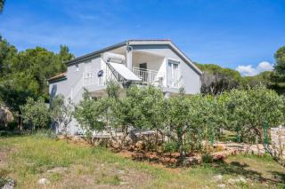 Apartments with a parking space Cove Smrceva, Brac - 20193 - Milna - 8