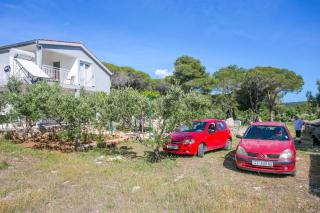 Apartments with a parking space Cove Smrceva, Brac - 20193 - Milna - 1