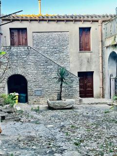 Cortile Padre Vincenzo - Erice - 9