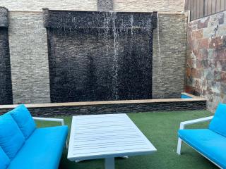 Trio villa with falls in compound فلا بحديقة كبيره وشلالات صناعية - 4
