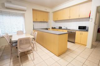 Sovereign Park Motor Inn - 2