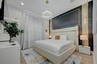 Elegant 3BR Haven- Games, Luxury & Lush Garden - 0
