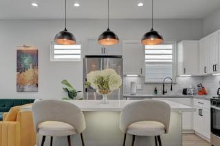 Elegant 3BR Haven- Games, Luxury & Lush Garden - Houston - 2