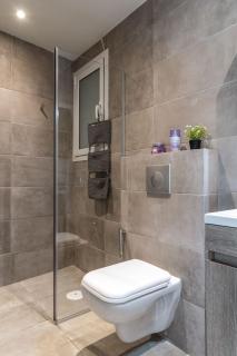 Cozy 2BD Beachfront Escape In The Heart Of Glyfada - 1
