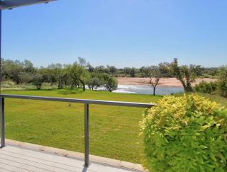 Eagle's Grotto - Quiet 5 Acre Riverside Retreat on Llano River - Llano - 3