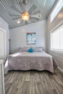 Eagle's Grotto - Quiet 5 Acre Riverside Retreat on Llano River - Llano - 2