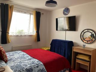 Dundee City Waterfront, 2 Bedroom 2 Bathroom Apartment - Parking and WIFI, short walk to V and A, Bus & Train Stations - 1