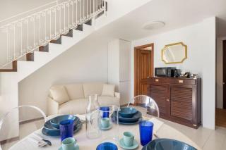 Suite 24 - 8