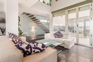 Villa Oasis en Madrid con 3Hab, 4baños y elegante piscina - Villanueva del Pardillo - 2