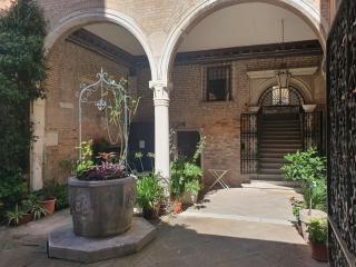 Al Mezzanino, Palazzo Torniello - Venice - 0