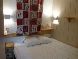 Appartement 5 personnes à 50m des pistes avec balcon, parking et option Wi-Fi - FR-1-514-24 - Courchevel - 7