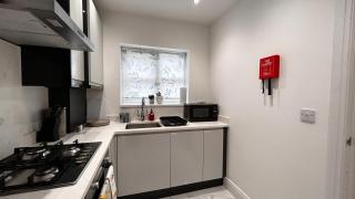 Newbuild, 3 Bedroom house with free parking - Aldershot - 9