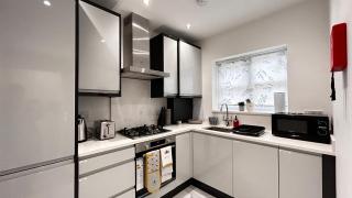 Newbuild, 3 Bedroom house with free parking - Aldershot - 1