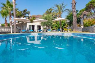 Basketball court, pool, BBQ, gardens, seaviews - 0