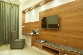 VOVO PREMIER HOTEL - 4