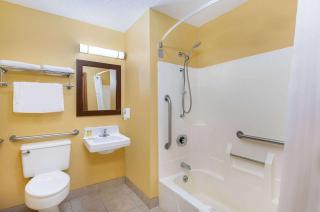 Super 8 by Wyndham Somerset - 1