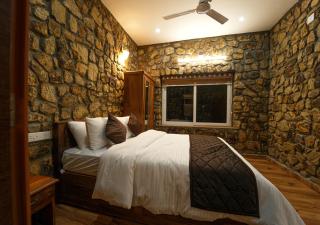 Tiyans Stone Castle Private Tea Villa Vagamon by VOYE HOMES - Vagamon - 4