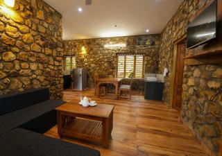Tiyans Stone Castle Private Tea Villa Vagamon by VOYE HOMES - Vagamon - 3