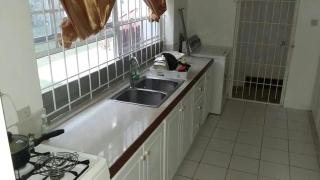 Lynn's Place - Castries - 1