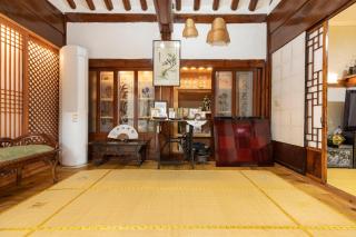 Dongmyo Hanok Sihwadang - Private Korean Style House in the City Center with a Beautiful Garden - 1