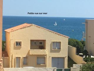 T3 CLIMATISE 40m2 Piscine Parking PRIVE 2 Chambres Secteur falaises 50 m de la plage Proche centre-port 4 Personnes - 1