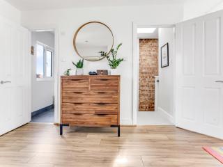 Stunning 3BR House with Garden Oasis - Pass the Keys - 4