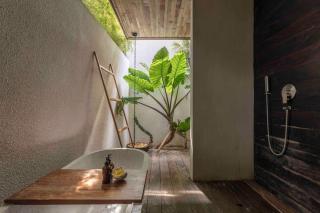 OLA HOUSE Uluwatu Bespoke 2 BR with Salt Water Pool 10 minutes to Best Beaches - Uluwatu - 4