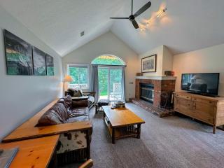 FV44 tastefully updated single level with AC, WiFi - 6