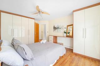 Kempton Park Views -Two Double Bedroom Luxury Apartments - Sunbury Common - 0