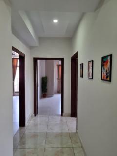 Three Bed Attached Bath Netflix Wifi Smart TV Parking WFH Desk Near Airport - Islamabad - 4