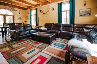 8-Acre Big House Lodge in Cle Elum with Hot Tub - 5