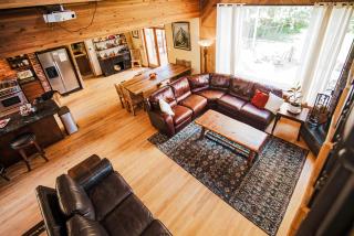 8-Acre Big House Lodge in Cle Elum with Hot Tub - 1