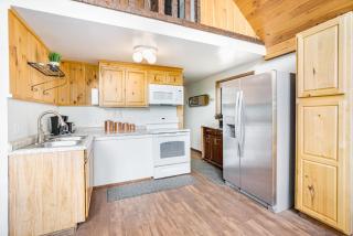 Quaint Loft Cabin w Hot Tub, FirePit, Deck & Grill - 1