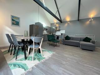 Modern~ Reverse Level~2 bed~Townhouse~Central~Penzance - 3