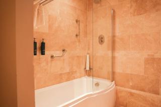 DoubleTree By Hilton Milton Keynes - 1