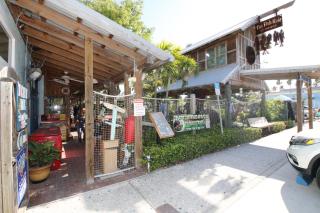 Anna Maria Island Runaway Tropical Dream-One Minute Walk To The Beach-Heated Pool - 6