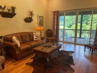 Circle Square Farm - 15min to Brevard! - Pisgah Forest - 9
