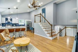 On-Site Lakes and Pools Inviting Tobyhanna Home! - 2