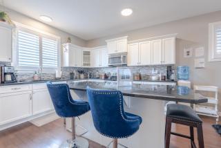 Luxurious 3-Bedrooms with Office & Media Room - Cochrane - 0