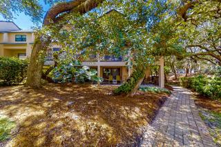 Fully-Renovated Stunning Modern Beach Condo w/ Pool on Amelia Island - 9