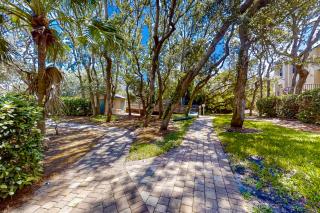 Fully-Renovated Stunning Modern Beach Condo w/ Pool on Amelia Island - 7
